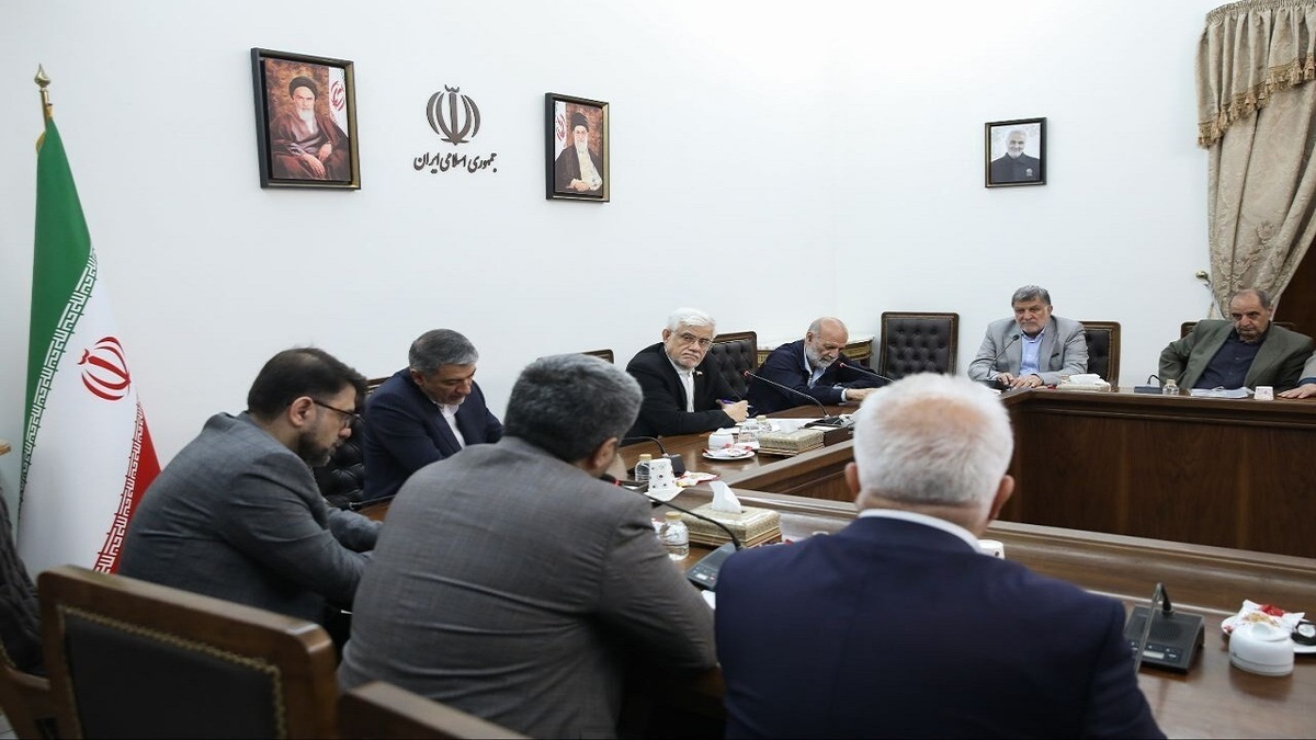 عارف: جنگ ۱۲ روزه نبرد علم با علم بود/ طرح جامعی برای پیشرفت صنعت الکترونیک و میکروالکترونیک در دستور کار قرار دارد