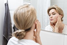 Frontiers in Aging: میکروب‌هایی در میکروفلور انسانی که پیری پوست را تسریع می‌کنند، شناسایی شده‌اند