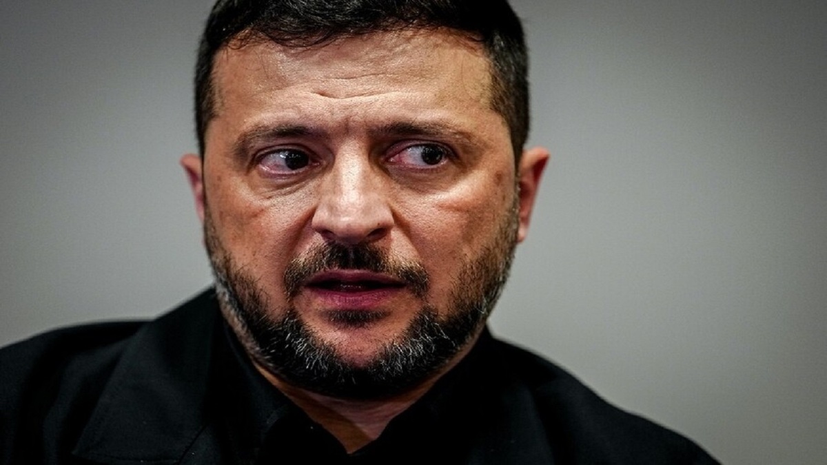 زلنسکی در تدارک نامزدی مجدد، رقبای خود را ارعاب می‌کند