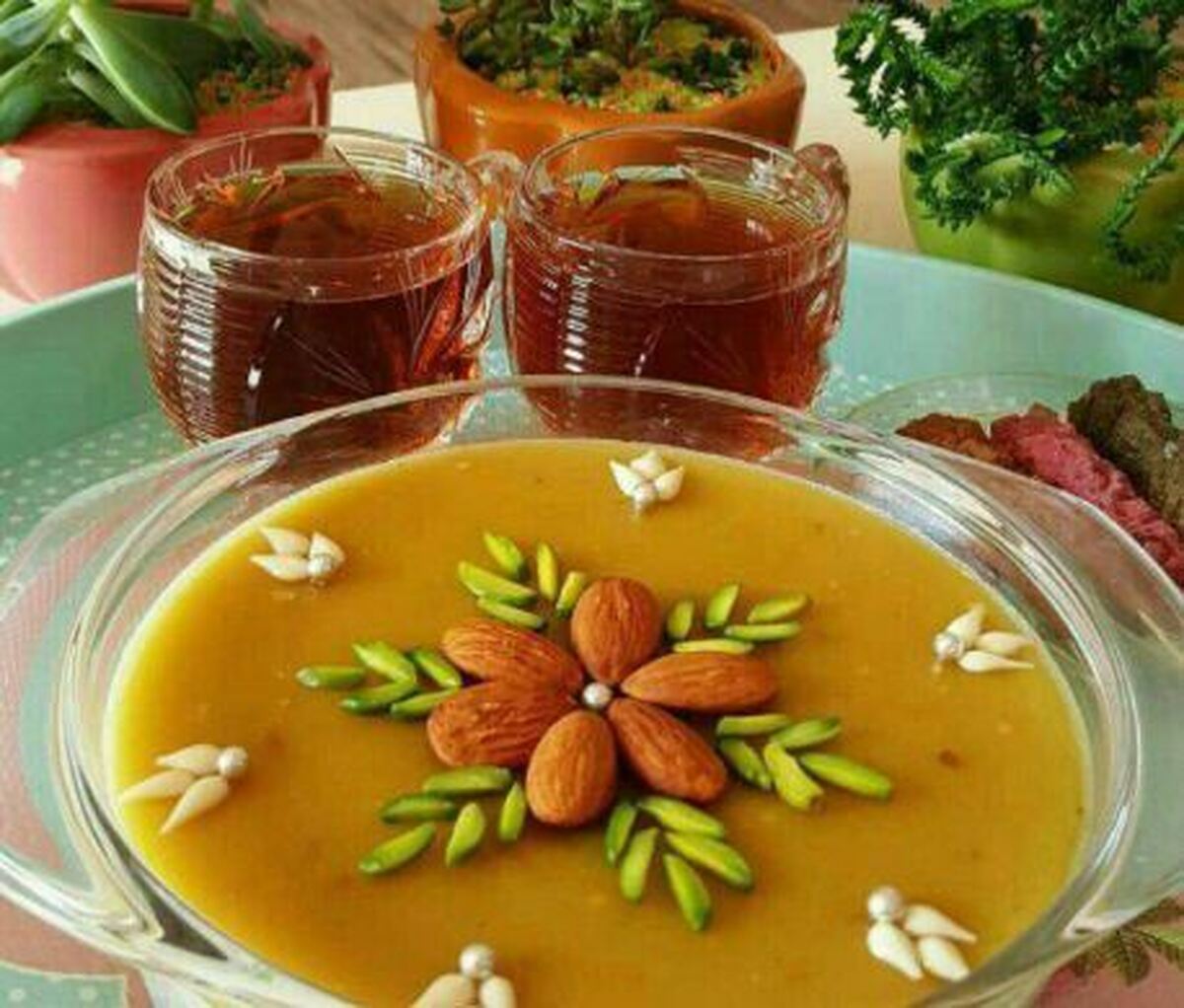 کاچی چهار مغز یک ترکیب مقوی و با طبع گرم
