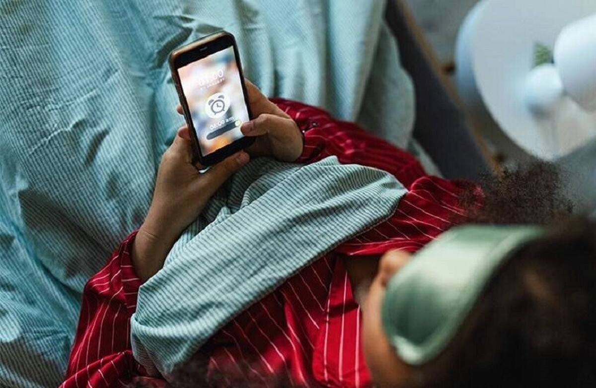 چشم پزشکان هشدار می‌دهند: استفاده بیش از حد از تلفن و تلویزیون به چشم‌ها فشار می‌آورد و خطر ابتلا به گلوکوم (آب سیاه) را افزایش می‌دهد