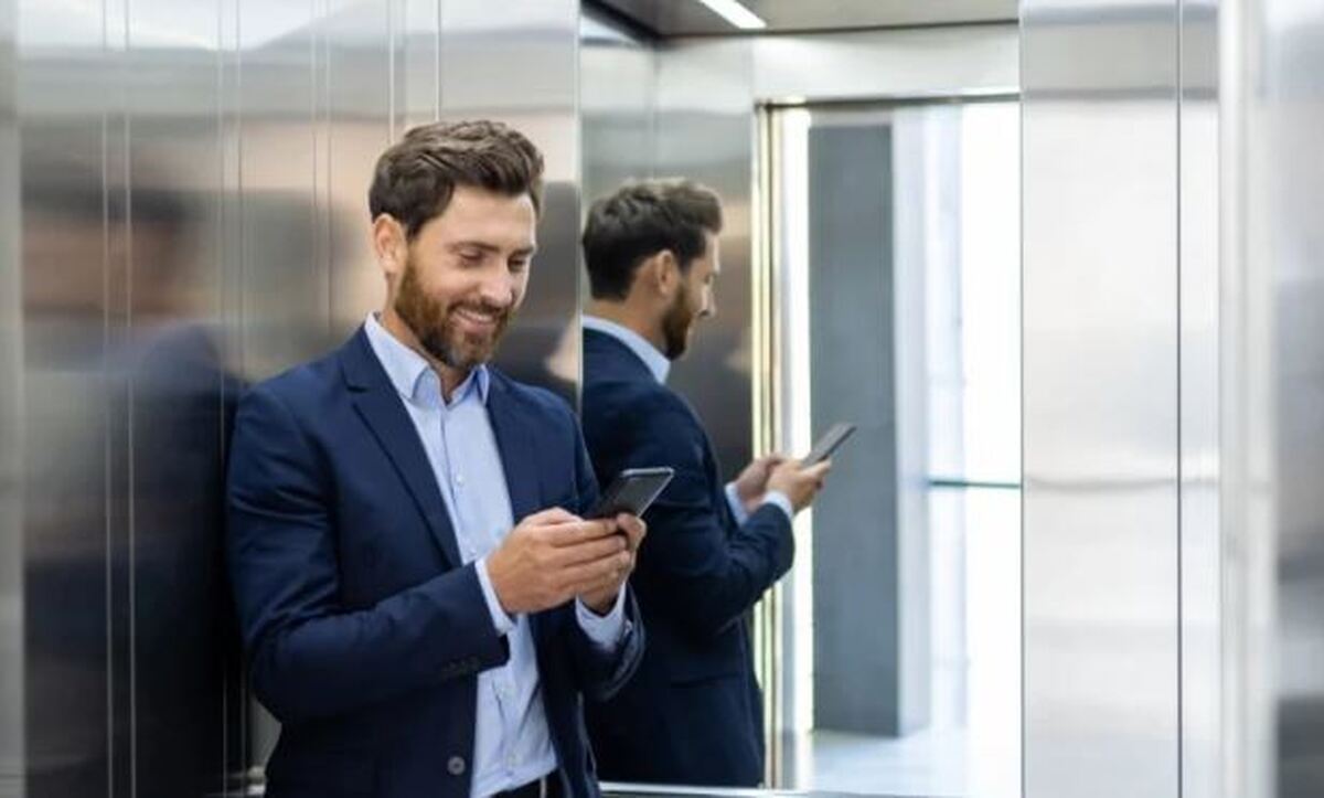 دلیل روانشناسی پشت نصب آینه در آسانسور‌ها