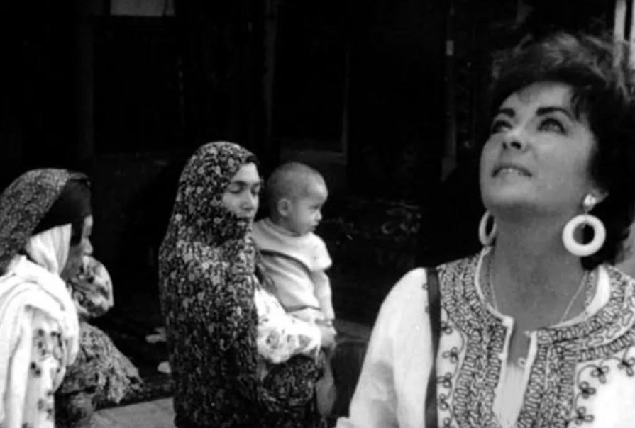 چهره پر از ذوق و شوق «الیزابت تیلور» بعد از دیدن معماری باشکوه خیابان‌های شیراز!