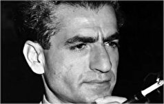 قابی زیرخاکی از جوانی‌های محمدرضا پهلوی با سبیل هیتلری!