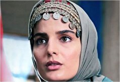 نگاهی به استایل جذاب غزاله اکرمی با ترکیب رنگ خیره کننده در مرسم اکران یک فیلم