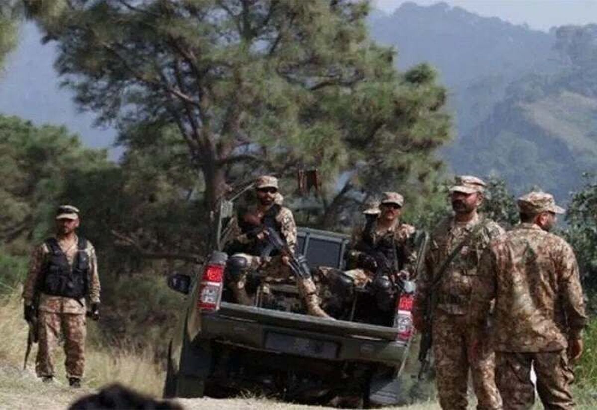 کشته شدن ۱۱ نظامی پاکستانی در حمله عناصر تروریستی