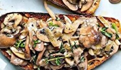 ساندویچ نان تست با قارچ یک غذای رژیمی و سرشار از پروتئین