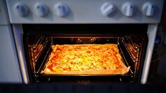 یک متخصص در مورد خطرات پخت و پز در فر کثیف صحبت کرده است.