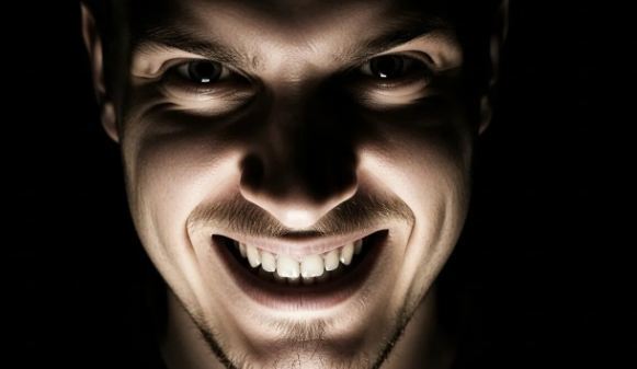 علائم روان‌پریشی و تشخیص آن از روی واکنش‌های احساسی