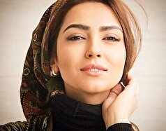 سخت گیری مونا کرمی در بوسیدن و در آغوش گرفتن فرزندش توسط دیگران!