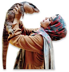 هیجان در جمع دوستانه این خانم با خزندگان