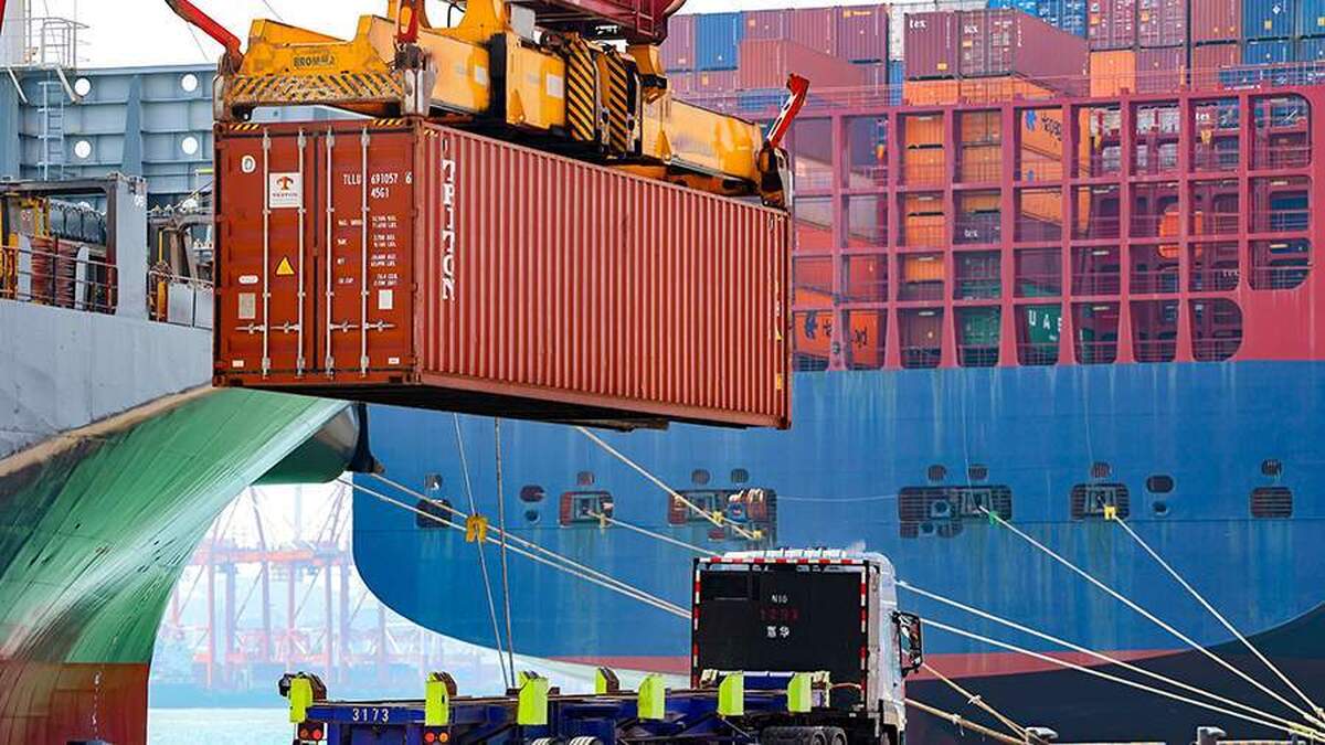 ترامپ از آمادگی آمریکا برای اعمال تعرفه‌های بالاتر بر کالا‌های چینی خبر داد.