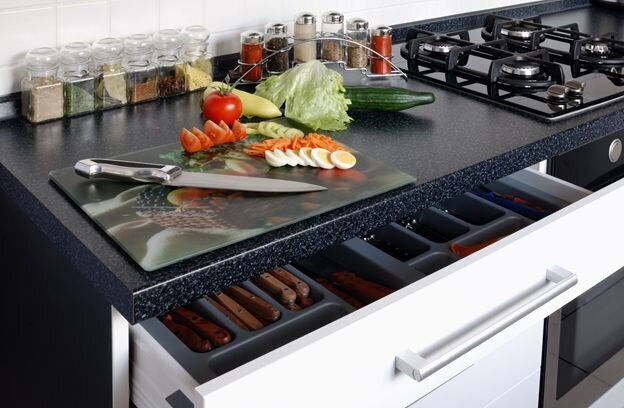 ۱۰ وسیله در آشپزخانه که وقت آن رسیده دور ریخته شود!