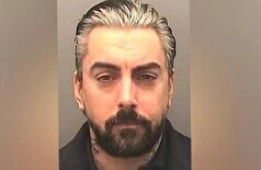 پلیس بریتانیا دو زندانی را به قتل ایان واتکینز، خواننده، در سلولش متهم کرد