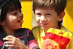 چگونه تمایل کودکان از خوراکی‌های ناسالم را برگردانیم؟