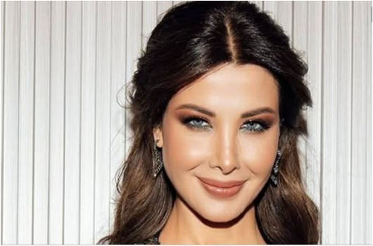 نگاهی به میکاپ غلیظ و مو‌های صورتی نانسی عجرم در دوران جوانی اش