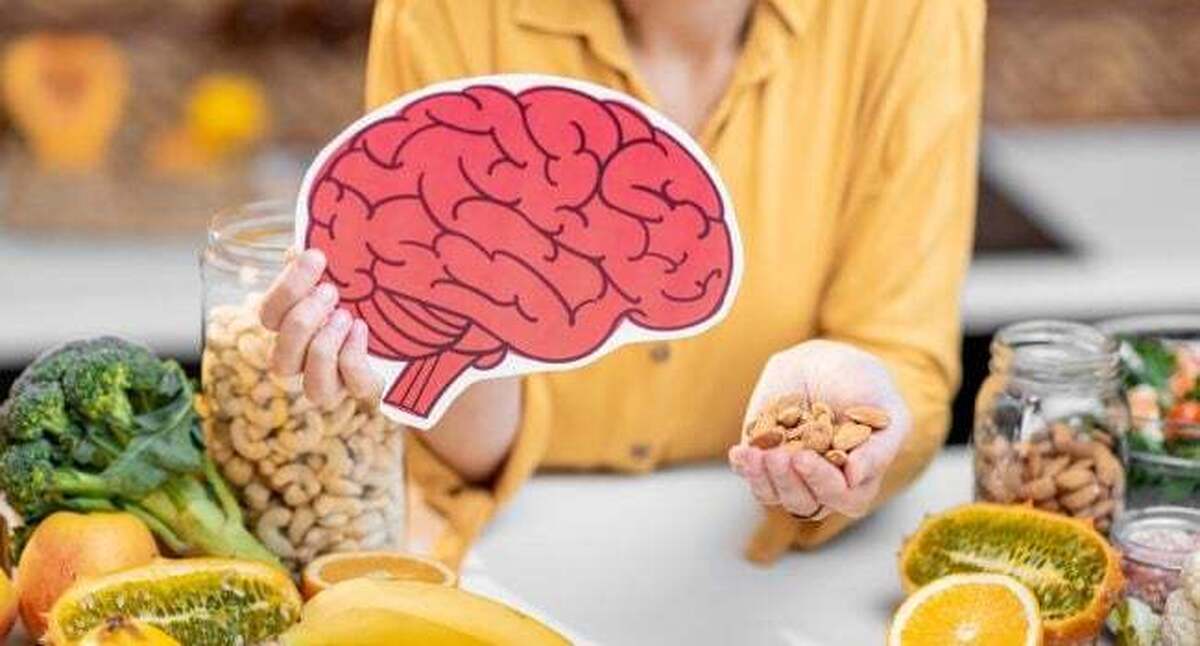 یک متخصص مغز و اعصاب و زیست‌شناس اعصاب، غذا‌هایی را که بیشترین تأثیر را بر سلامت مغز دارند، معرفی کرد
