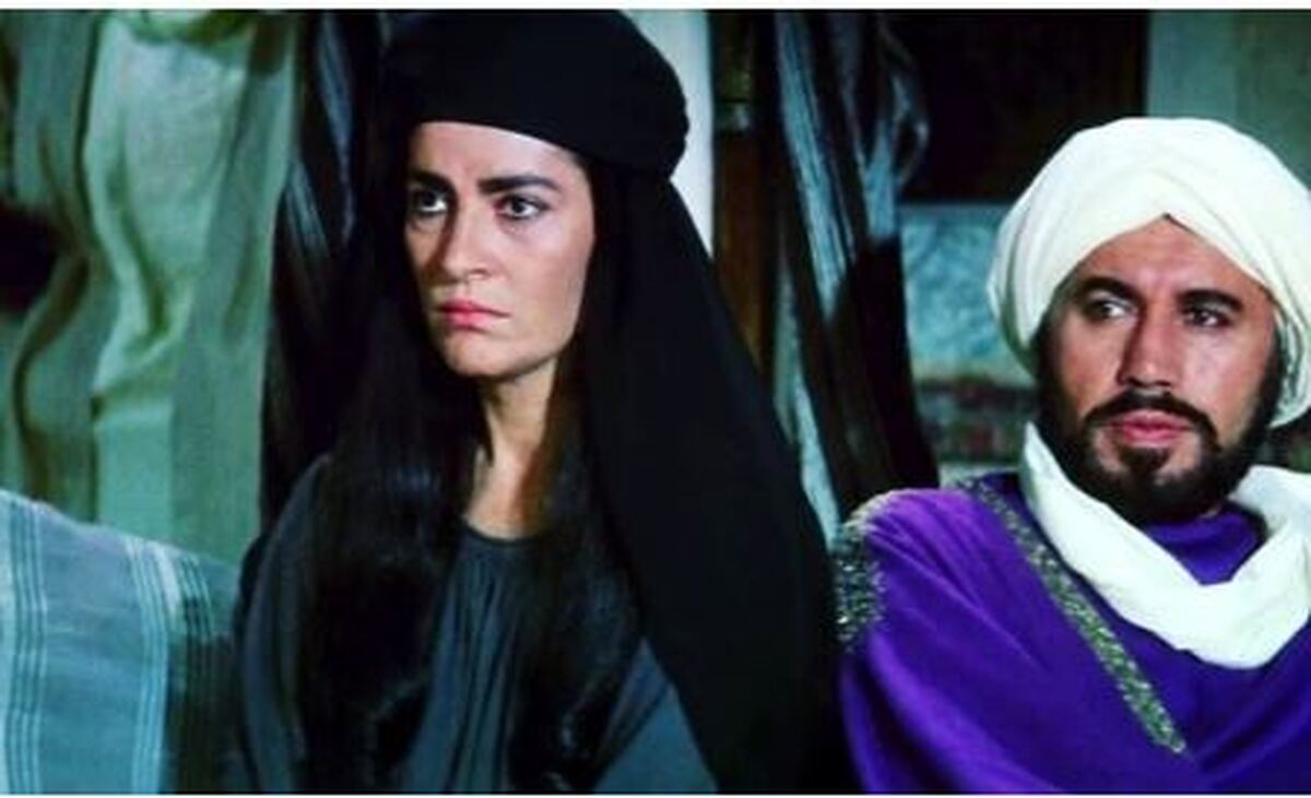 سفر در زمان؛ شکار بازیگر نقش هند جگرخوار در حال دریافت جایزه ماسک نقره‌ای