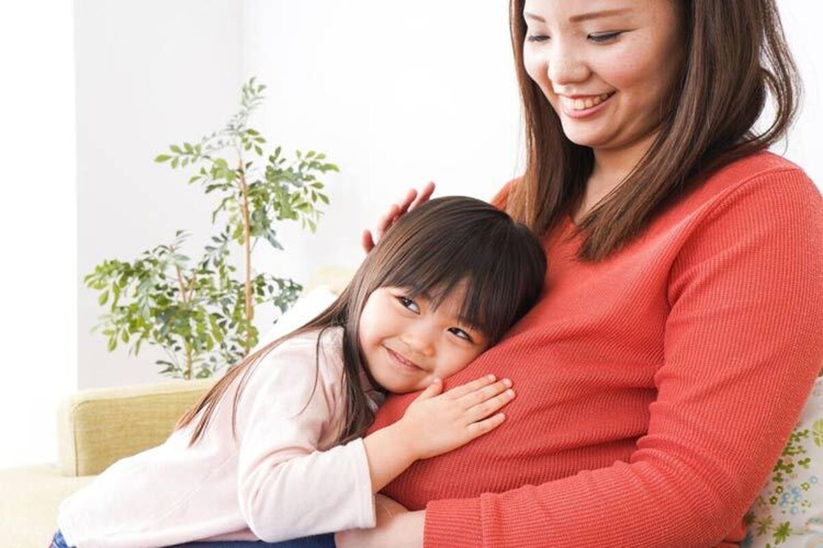 صحبت کردن با جنین در رحم روی آن تاثیری دارد؟