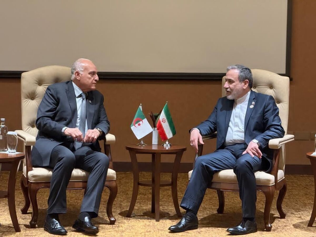 دیدار وگفتگوی وزیر امورخارجه کشورمان با همتای الجزایری خود