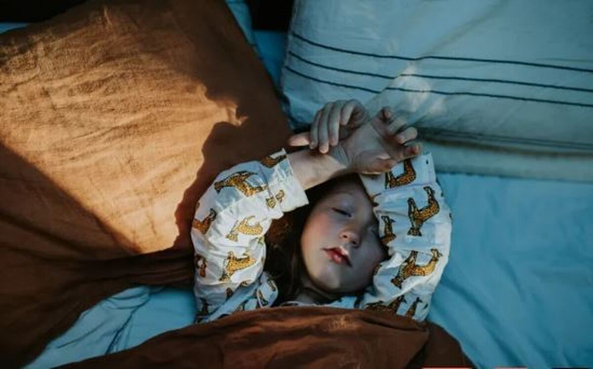 چرا برخی از کودکان در خواب حرف می‌زنند؟ چگونه می‌شود آن را کنترل کرد؟