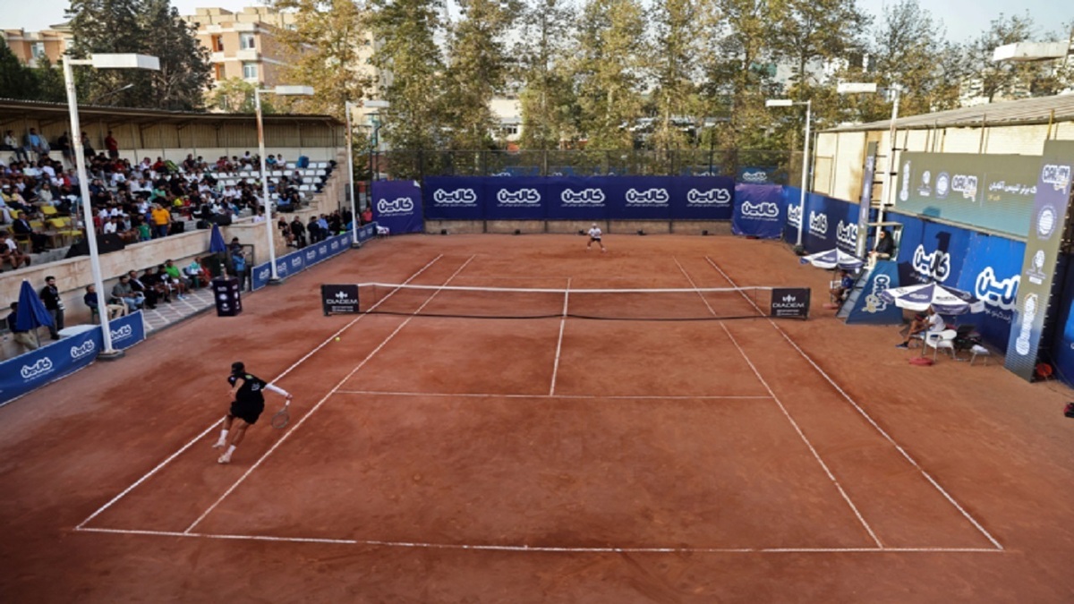 عزیزی: واگذاری مجموعه تنیس استقلال با قوانین بالادستی مغایرت دارد