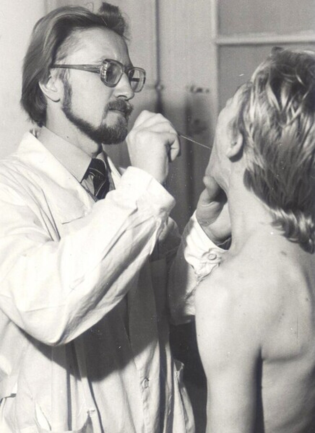 چند سال طول می‌کشد تا HIV بر سیستم ایمنی بدن غلبه کند