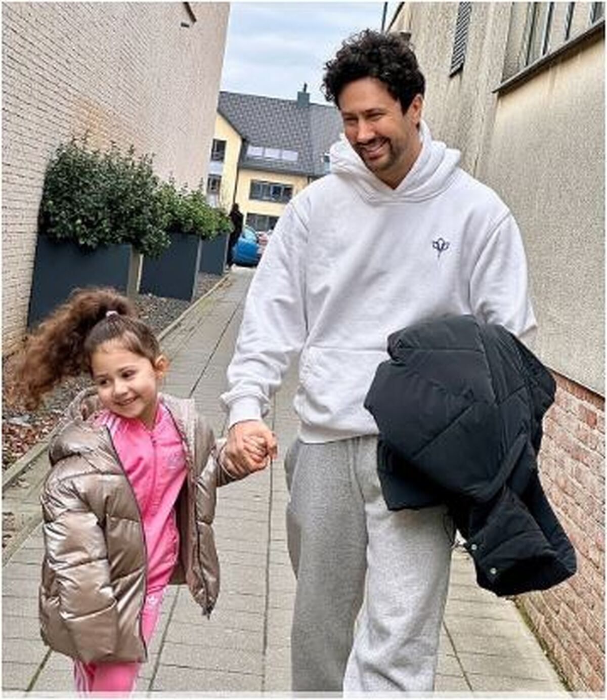 درخواست بامزه یک طرفدار از سپیده بزمی پور/نبات خانوم خواهان زیاد داره ظاهرا!