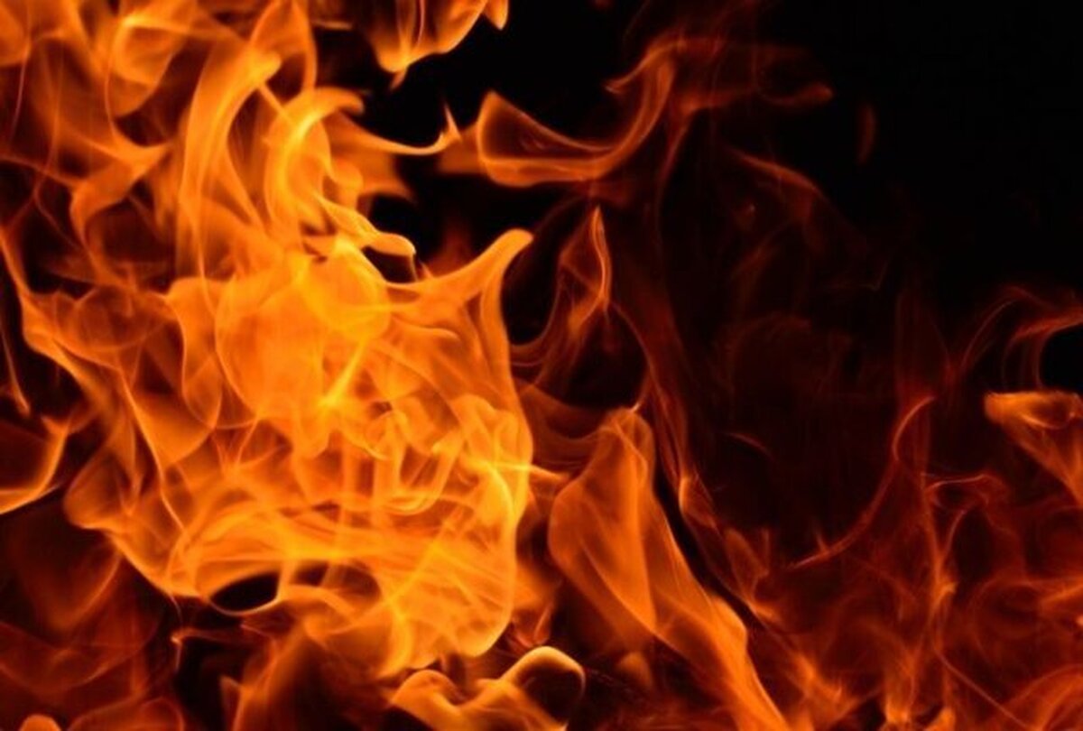 آتش‌سوزی در ساختمان متروکه‌ای در خیابان انقلاب