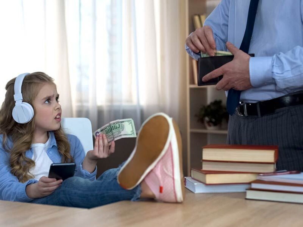 پاداش دادن به کودکان تربیت درست آنان را مختل میکند!