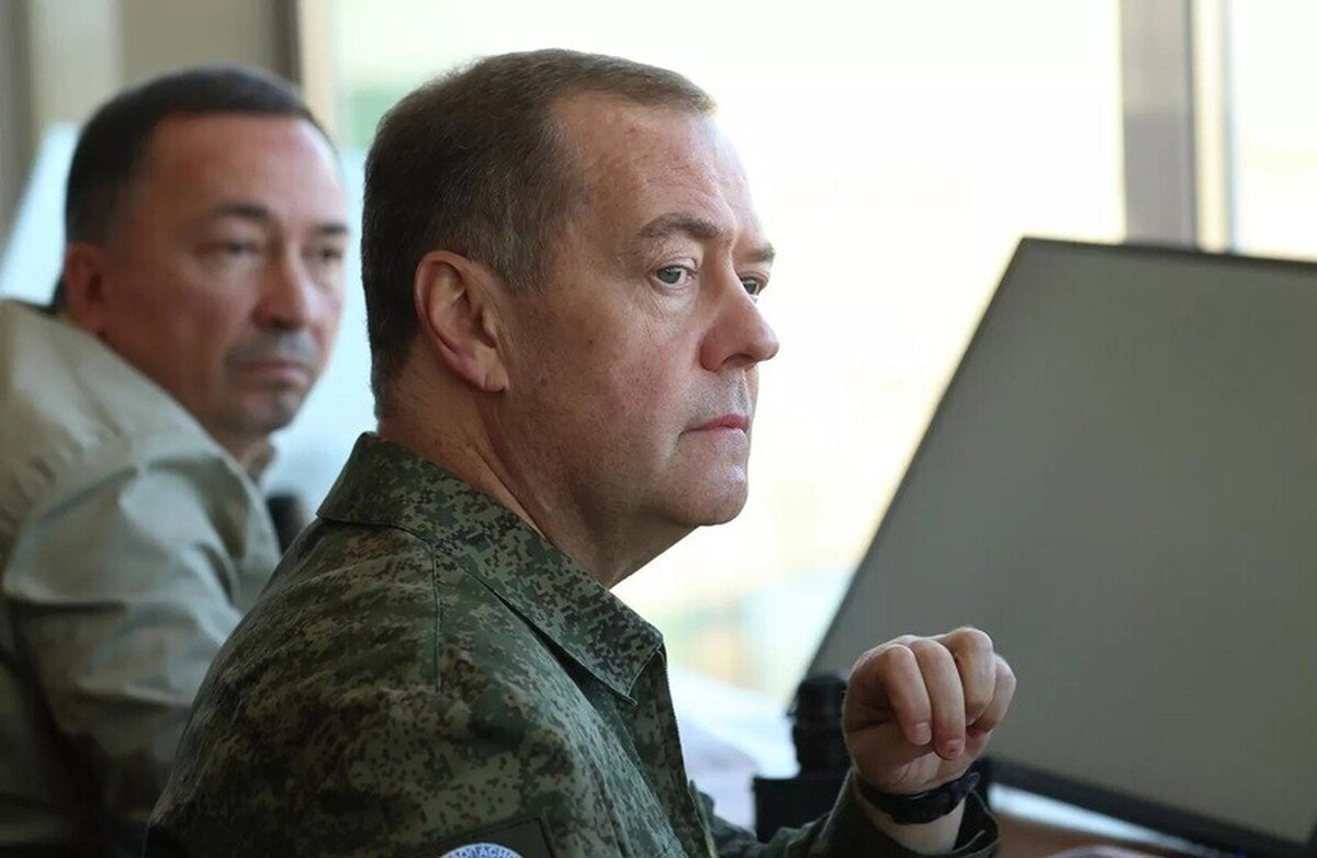 مدودف: روسیه در حال توسعه سلاح‌های پیشرفته برای نابودی اهداف در عمق خطوط دفاعی دشمن است