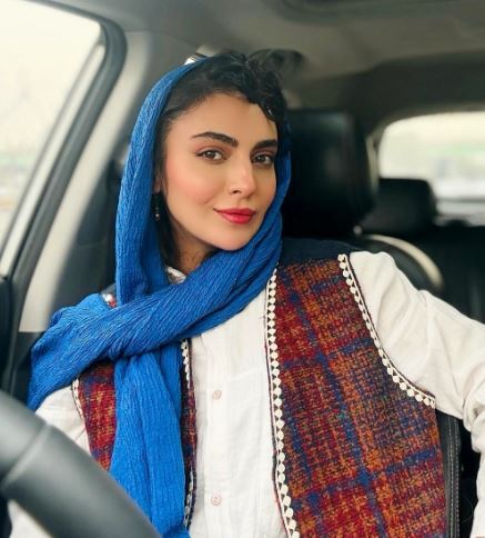 سلفی ادایی مهشید جوادی در خودرو غوغا کرد! +عکس