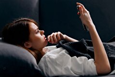 یک پزشک خطرات دست گرفتن تلفن همراه در صبح را توضیح داد