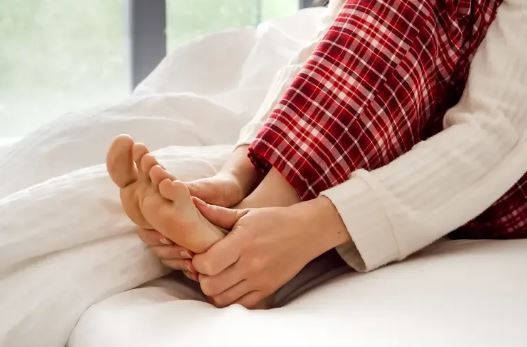 سوزش کف پا؛ نشانه‌ای از یک بیماری زمینه‌ای