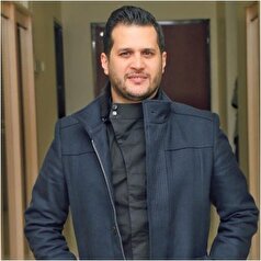 قاب خانوادگیی دیدنی از سیاوش خیرابی به همراه پدر و مادرش در ویلای شخصی شان