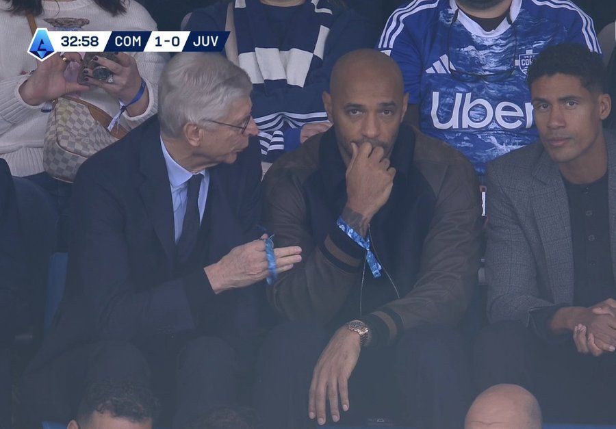 عکس| آرسن ونگر، تیری آنری و رافائل واران بازی کومو و یوونتوس در سری آ را با هم تماشا کردند