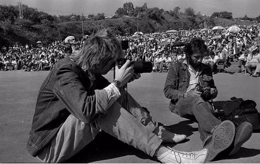 تصویر «کودک و لاشخور» که زندگی عکاس را به نابودی کشاند تصویر «کودک و لاشخور» که زندگی عکاس را به نابودی کشاند
