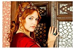 پیراهن ساحلی کیوت و دخترانه خرم سلطان در ۴۲ سالگی+عکس