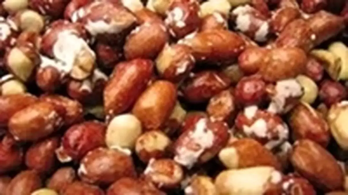 دادن بادام زمینی به نوزادان مانع آلرژی‌های خطرناک میشود!