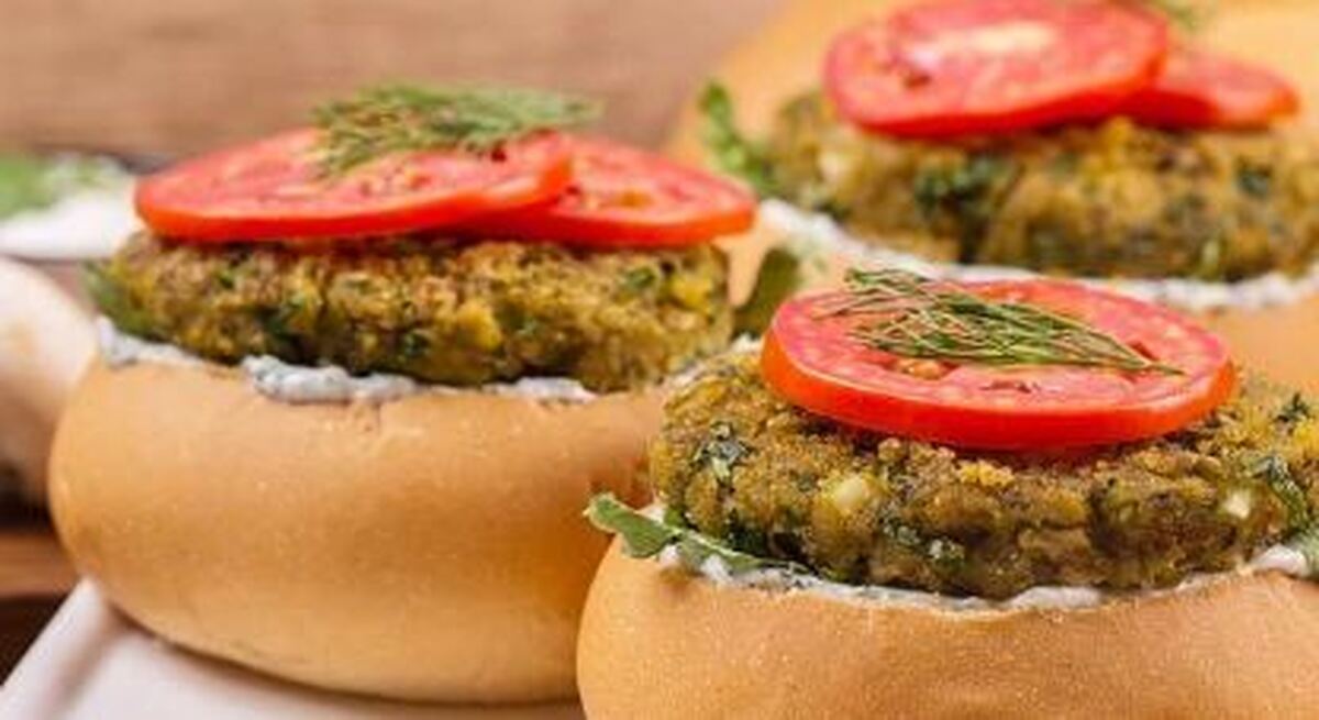 به سبک سرآشپز‌ها برگر سالم و خوشمزه نخودفرنگی را آماده کنید