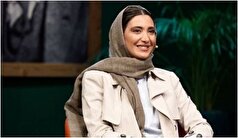 نیکی مظفری و مونا فائزپور در یک قاب / با توجه به لاک قرمز کدوم دست مال کیه؟