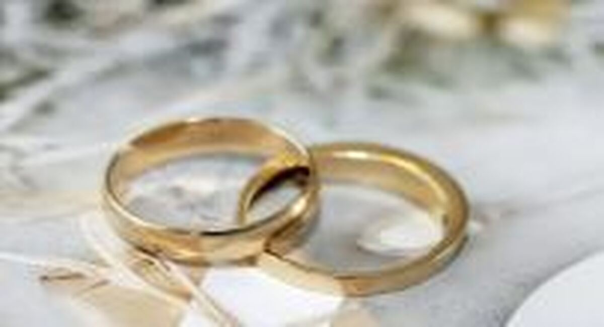 بررسی چالش‌ها و ابعاد متفاوت ازدواج و تشکیل خانواده