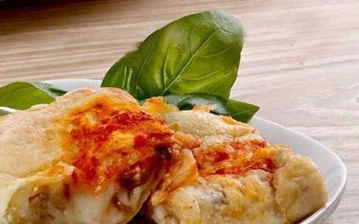 آموزش پخت پیتزای کالزونه با چند قلم مواد اولیه ساده