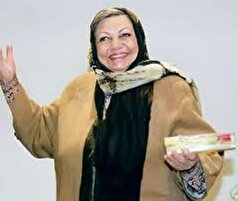 حمیده خیرآبادی با لباس نظامی در کنار دوستانش+عکس