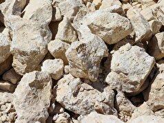 توقیف ۱۲۲ تن سنگ سلستین غیرمجاز از ۵ تریلی در دامغان