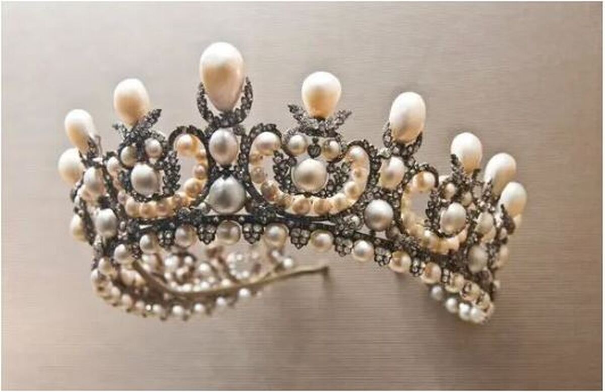 قیمت تخمین زده شده از جواهرات دزدیده شده از موزه لوور فرانسه