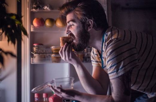 شناخت پنج الگوی مشخص پرخوری برای مدیریت بهتر تغذیه