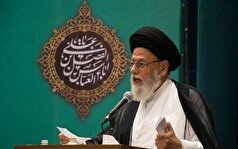 پذیرش مذاکره با غرب در زمان تهدید دشمن نشانه ضعف است