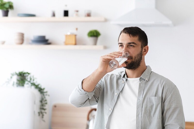 کم‌آبی بدن با افزایش اضطراب و استرس در بدن رابطه مستقیم دارد!