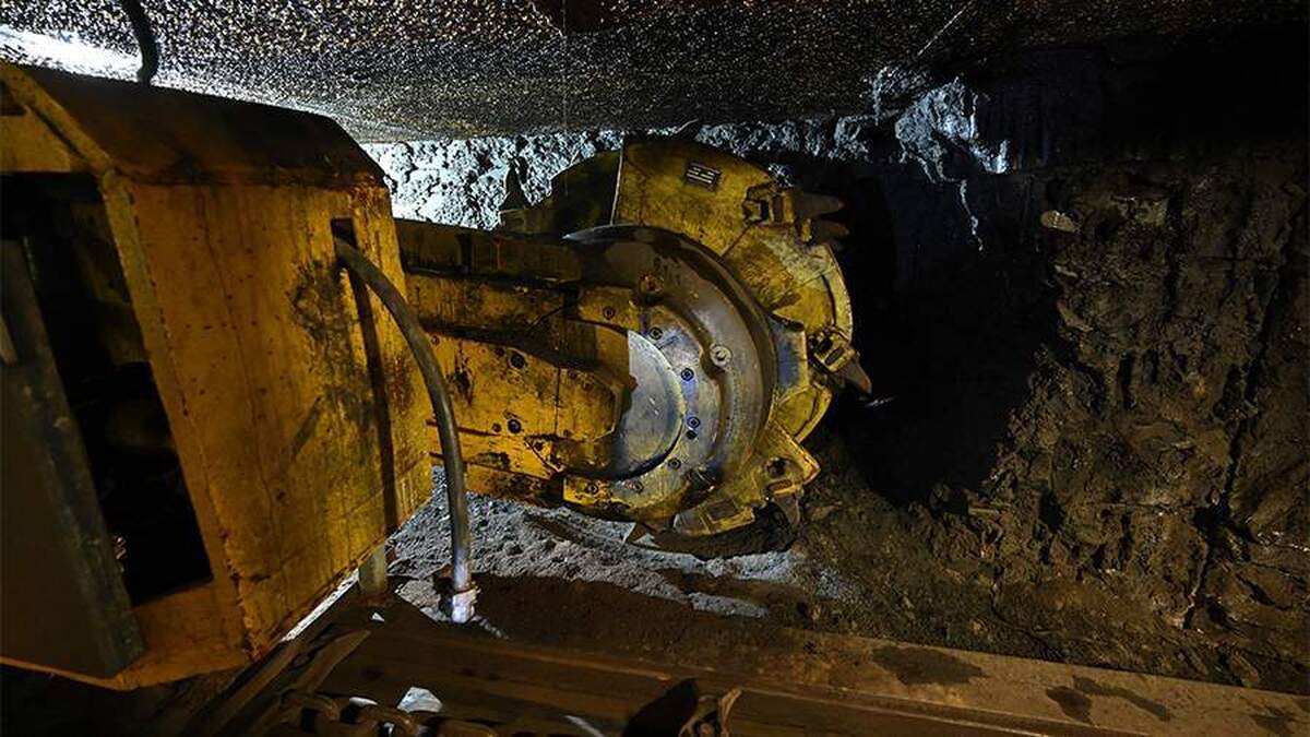 در پی ریزش معدن طلا در نیجریه، دست کم ۱۰۰ نفر جان خود را از دست دادند.